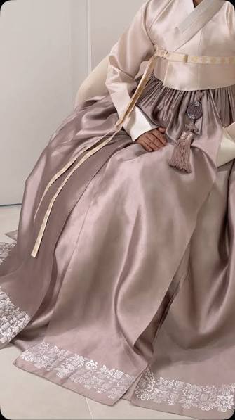 Hanbok project 한복 프로젝트 W 26시즌 혼주한복 collection 데릭리스튜디오 @derek_photographer W 한복 @wm_designer 선화청담 @sunhwa_cheongdam 배우 정애연 @jungaeyeun1982 #시그니엘웨딩 #하얏트웨딩 #워커힐웨딩 #인터컨티넨탈웨딩 #신라호텔웨딩